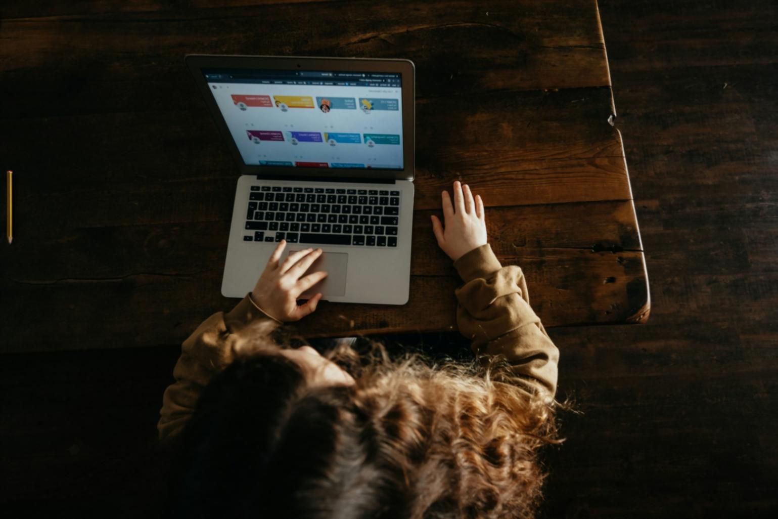 Detaillierte Finanzunterlagen und Berechnungen